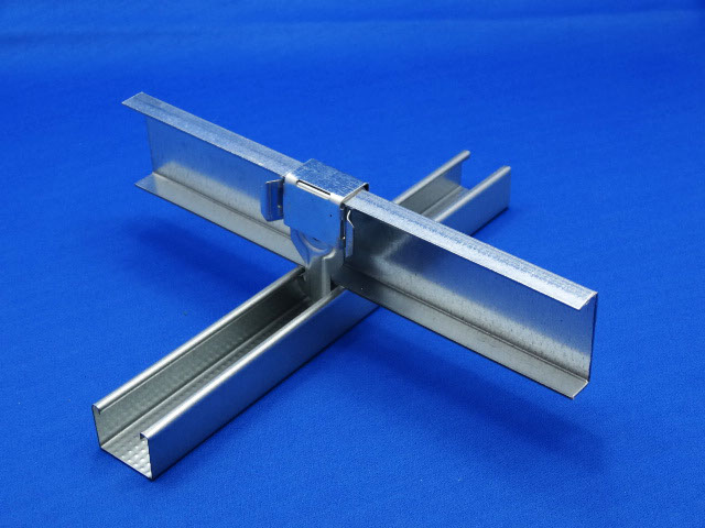 シングルオーバークリップを野縁受けの外側に合わせて折り曲げた図